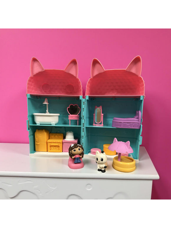 Gabby's Dollhouse Puppenhaus-Spielset mit 2 Minifiguren 16-teilig Spin Master