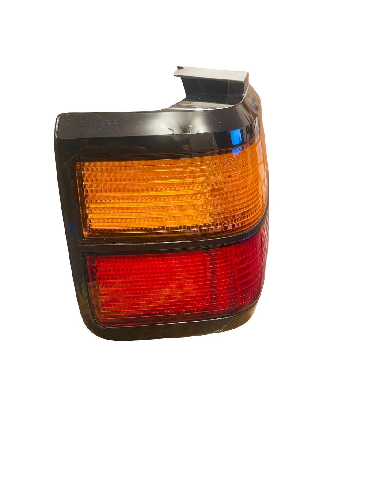 Hella VW Passat Stufenheck 04/88-08/93 Lichtgehäuse links